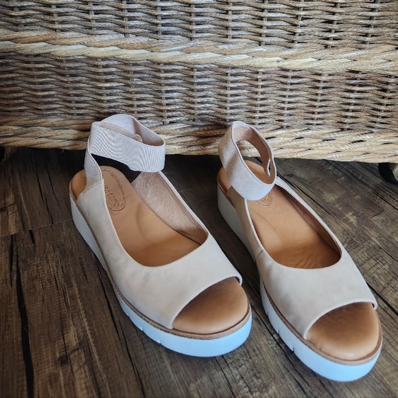 Last chance before donating at Xmas. Corso Como Cream Wedge Ankle Strap Sandals- - Picture 3 of 5
